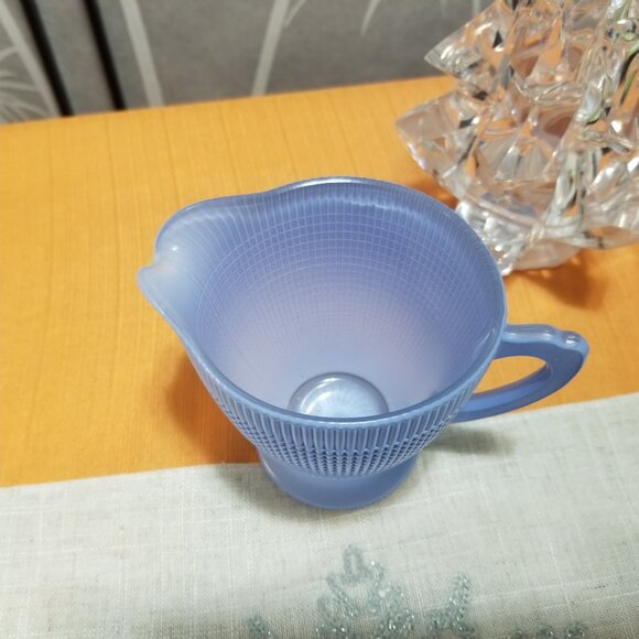 1940's Dominion Glass Canada Saguenay Pattern Creamer & Sugar - Periwinkle Blue - Picture 3 of 6